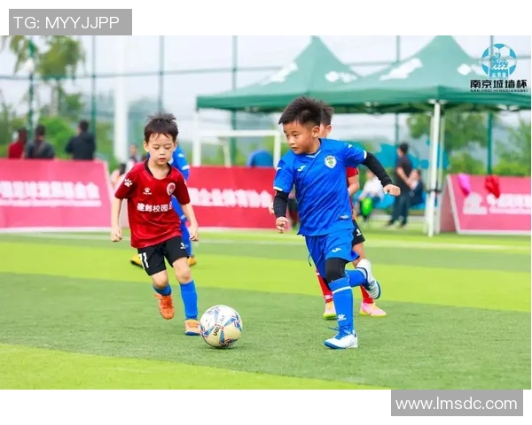 中国与捷克友谊赛精彩对决展现足球魅力与团队精神