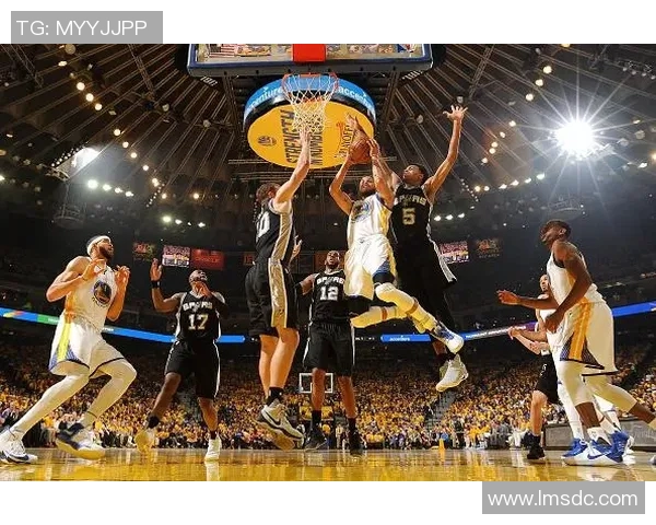 周四301骑士与勇士激战在即谁将赢得这场精彩对决