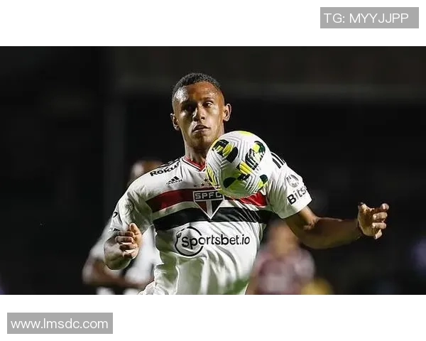 马尔基尼奥斯：从巴西新星到全球足坛的防守巨星之路