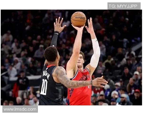 布鲁克洛佩斯：从NBA巨星到篮球战术的创新者与领袖